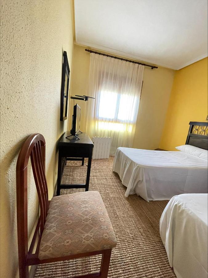 Hostal El Botero Monreal del Campo Exterior foto